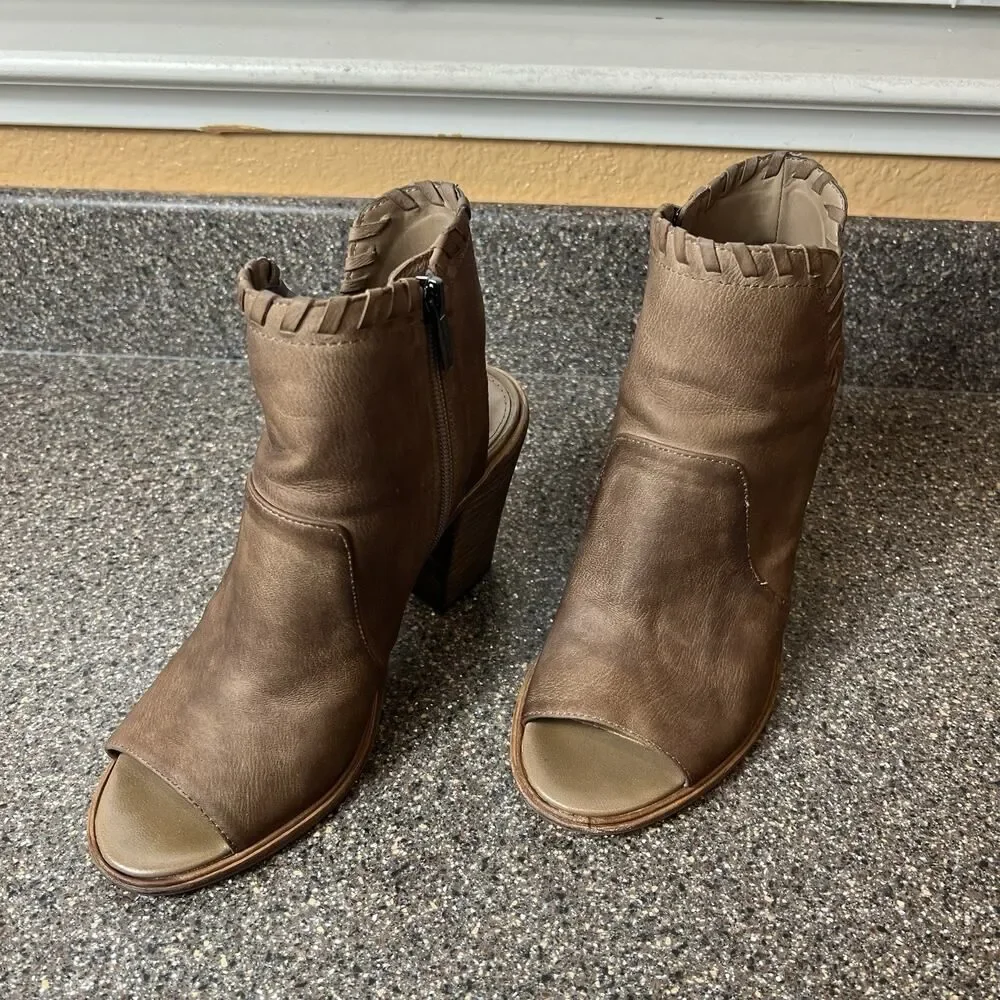 Vince Camuto Womens Size 8 M Brown Leather Peep Toe Ankle Sling Back Block Heels